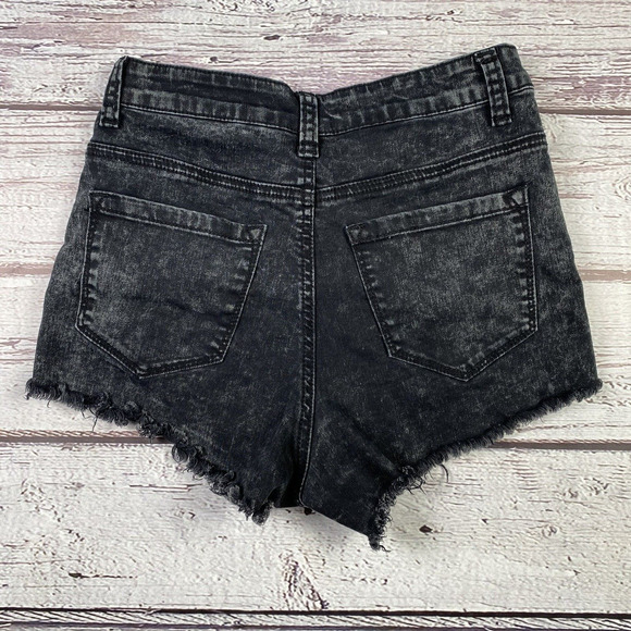 Iris Jeans Cut Off Shorts Modern Vintage Black Stone Washed Size Medium - Picture 5 of 10